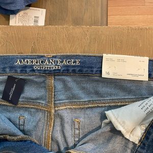BRAND NEW size 16 American Eagle mom jeans!